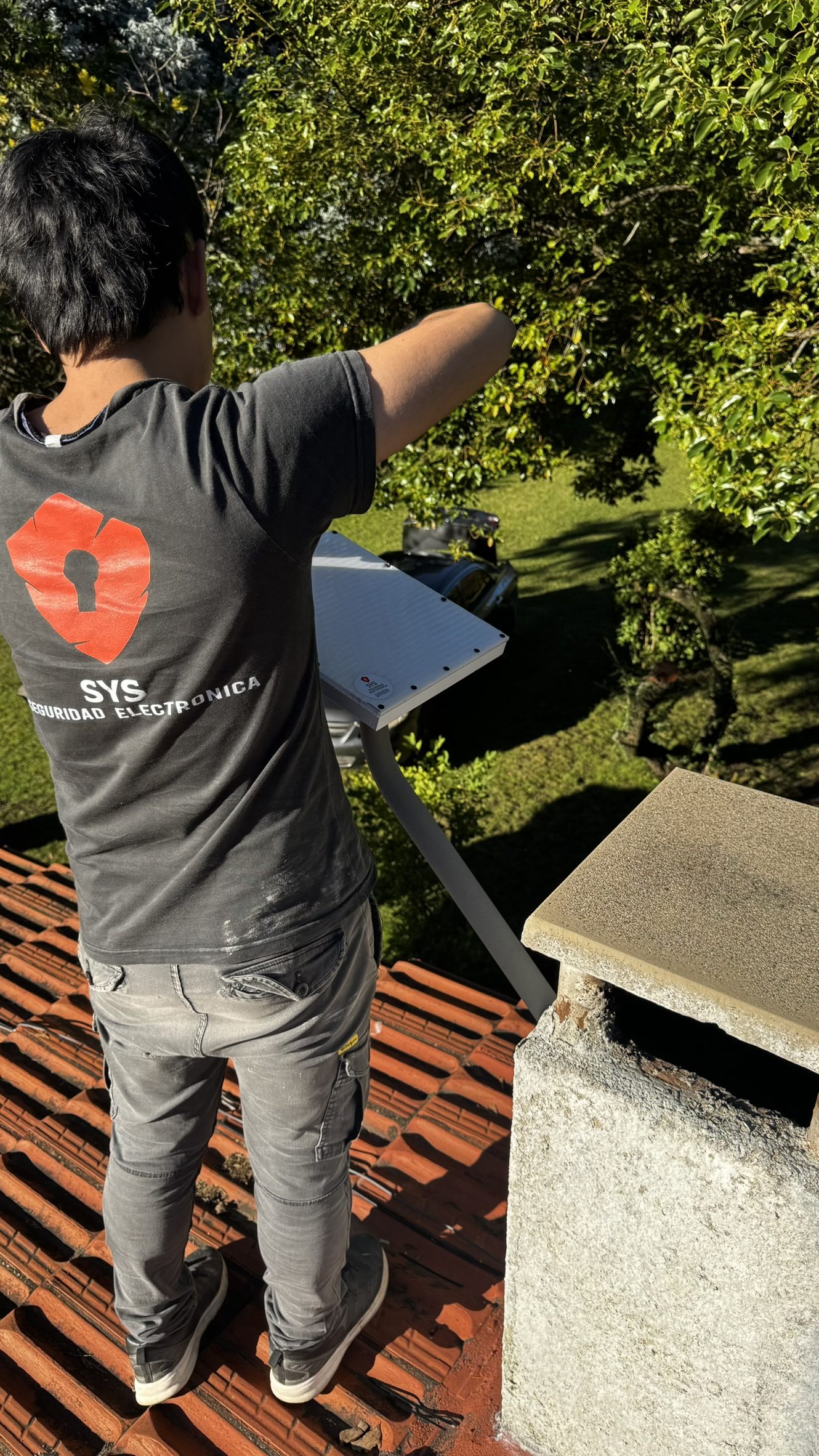 Instalación de antena Starlink en techo